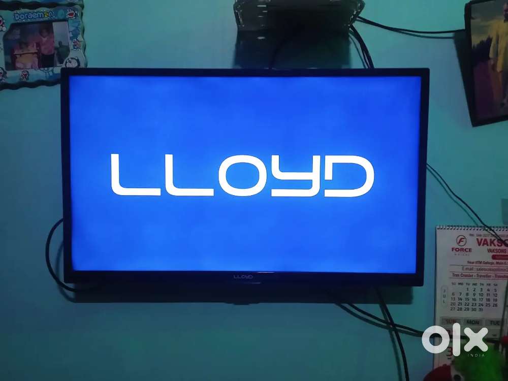 LLOYD 32-inch Smart LED TV – Brank New Condition! (Model: 32HS680B)