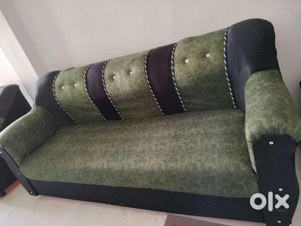 3,1,1 sofa set, black and green combination