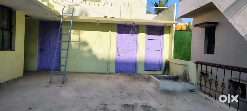 Rooms for rent with attached bathrooms