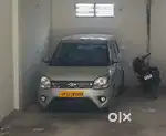 दो ड्राइवर की आवश्यकता है उबर रेपिडो के लिए। रहने की व्यवस्था फ्री है