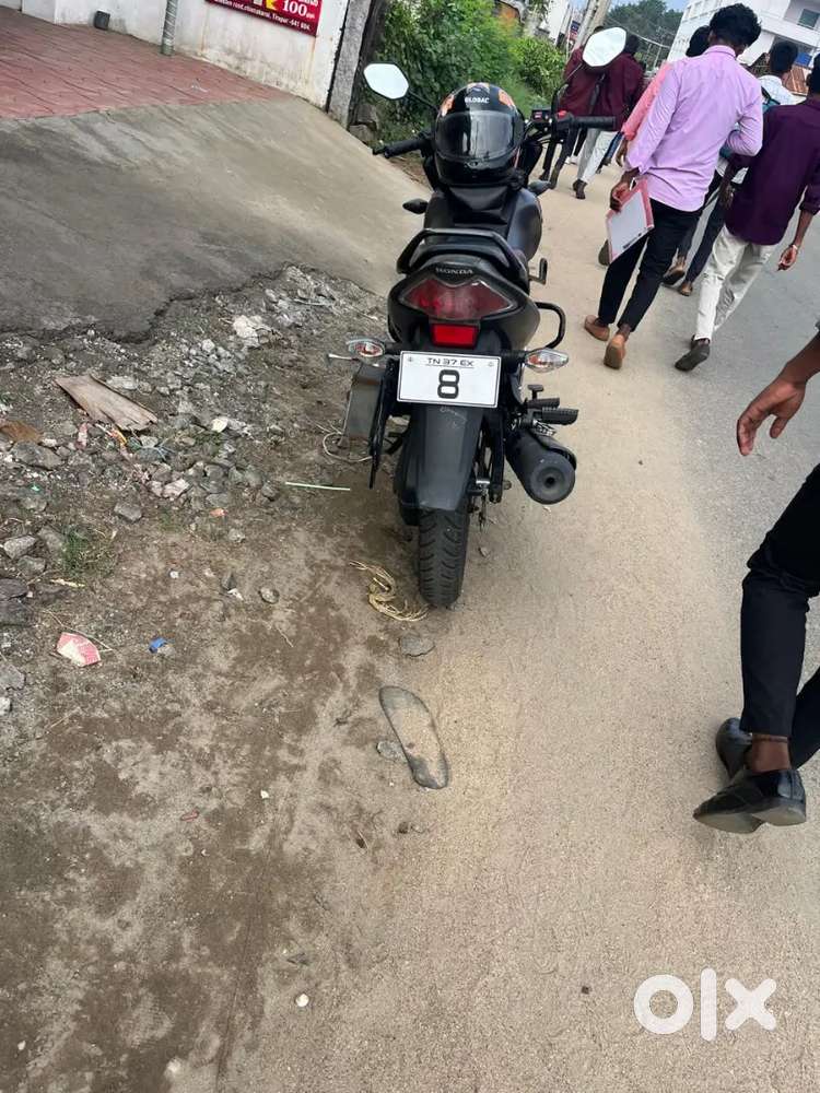 Unicorn with single 8