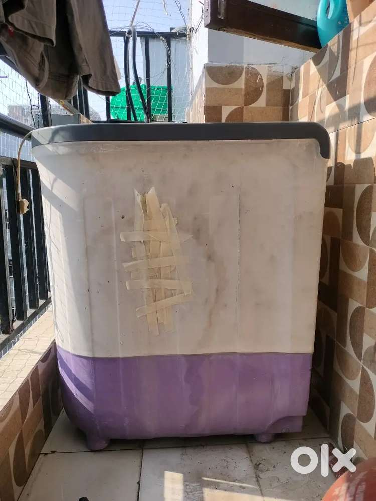 Semi auto washing machine 7 kg running condition. Tank is leaking.