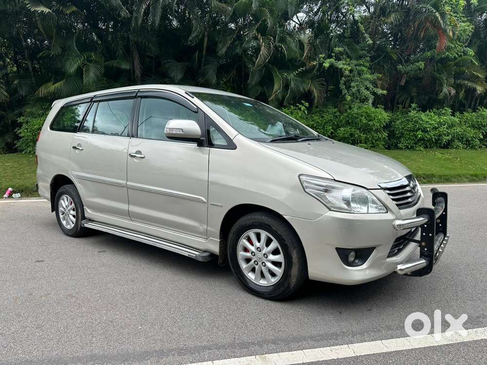 Toyota Innova 2.5 V 8 STR, 2013, Diesel