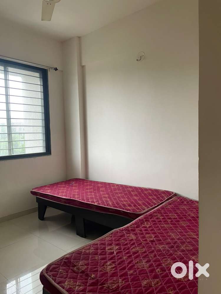 Without food, girls, Pg