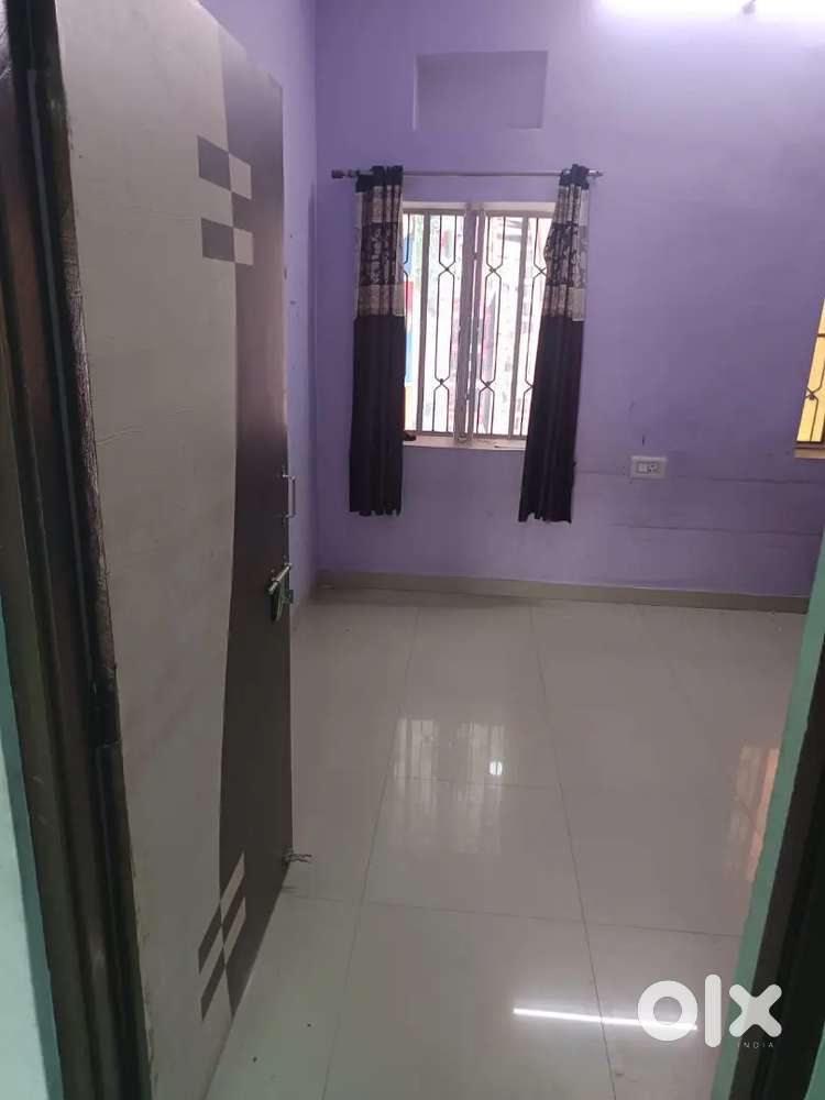 2 bhk flats for girls and family near Thana mode chomu