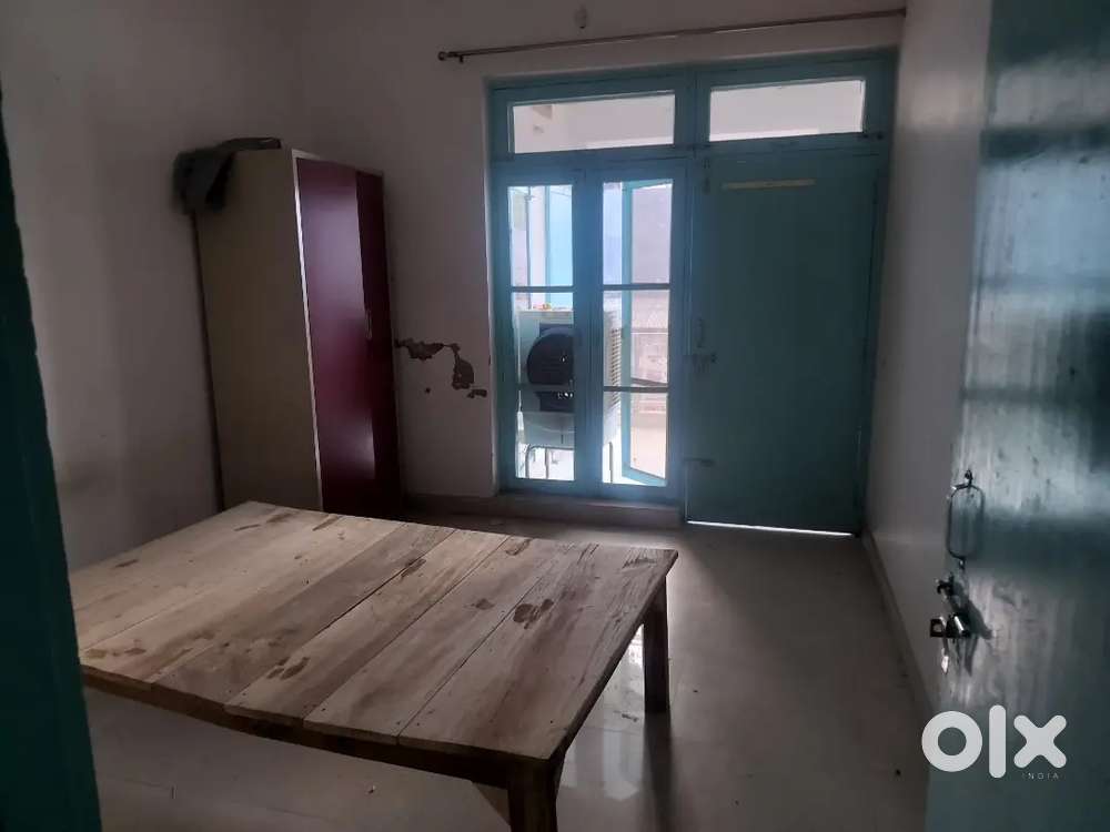 Rajeev enclave 100 futa