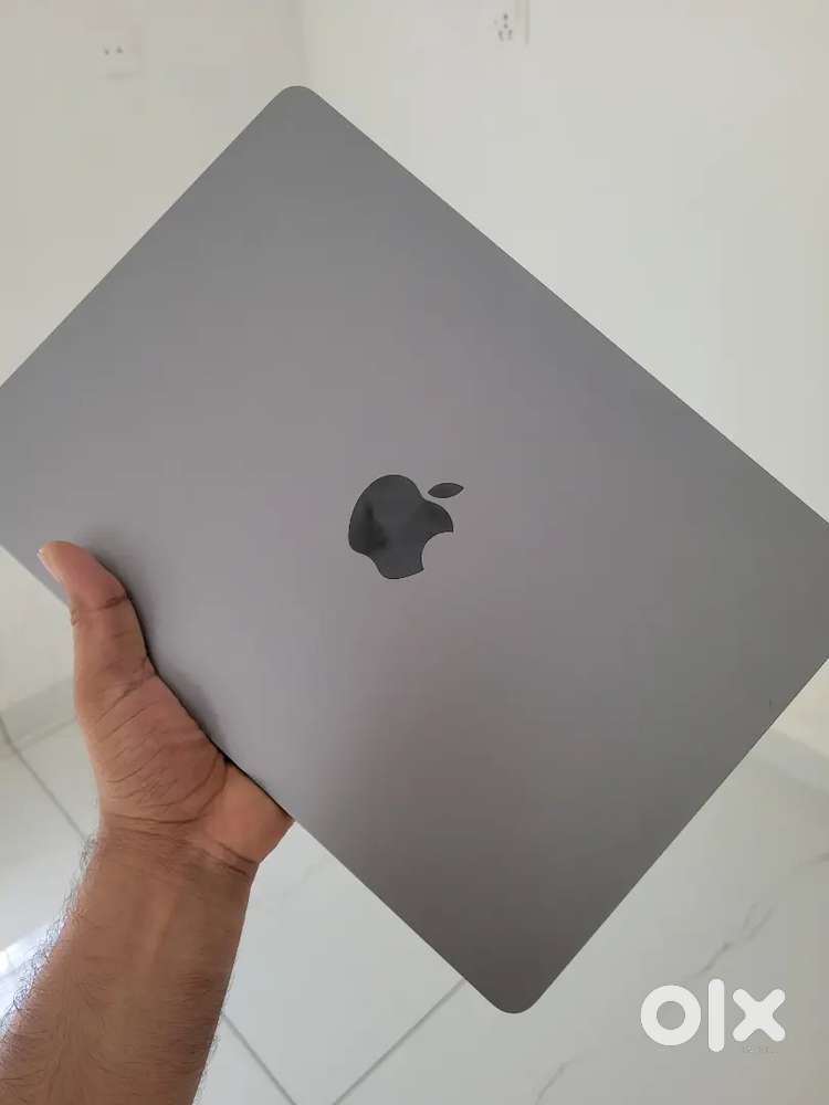 Apple MacBook Air M2 (8GB RAM / 256GB SSD) – Excellent Condition