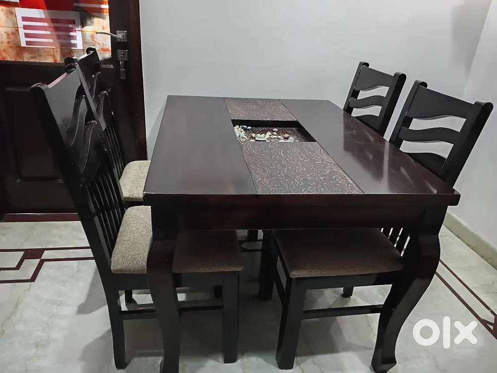 Dining table for sale