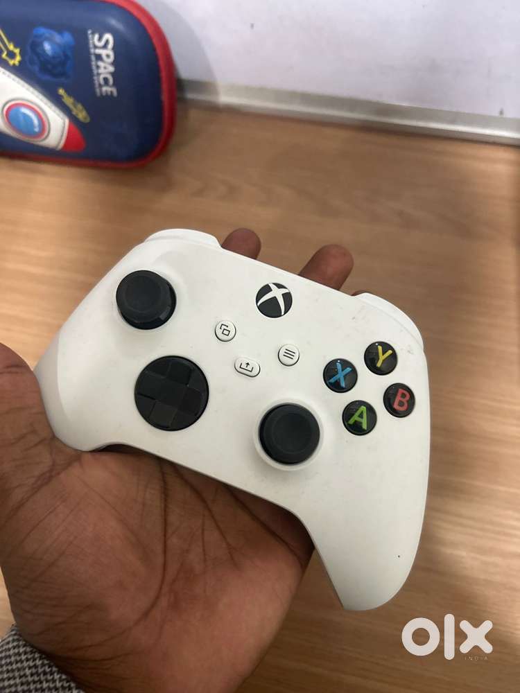 XBOX Wireless Controller - Robot white