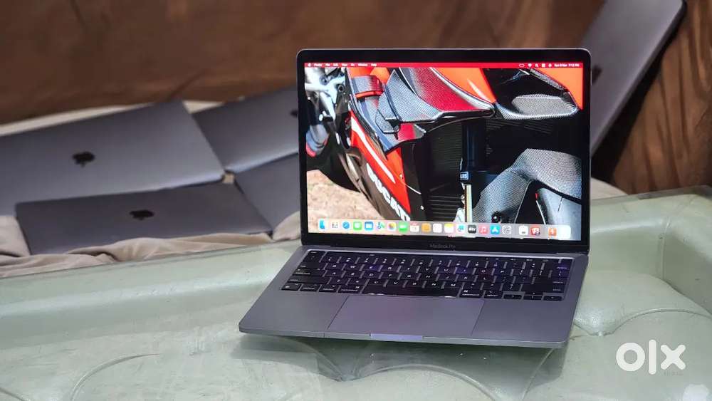 Apple M1 Pro 16GB Ram 256gb Apple SSD Touchbar Touch ID 2022Mfd