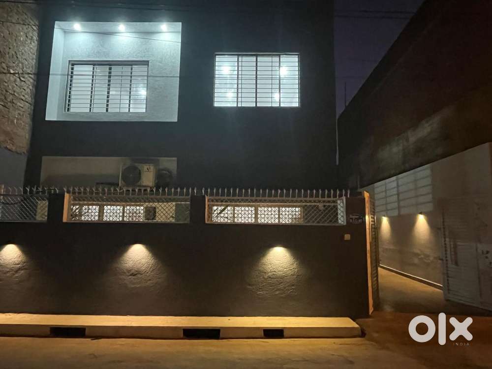 Independent floor having proper ventilation and sunlight