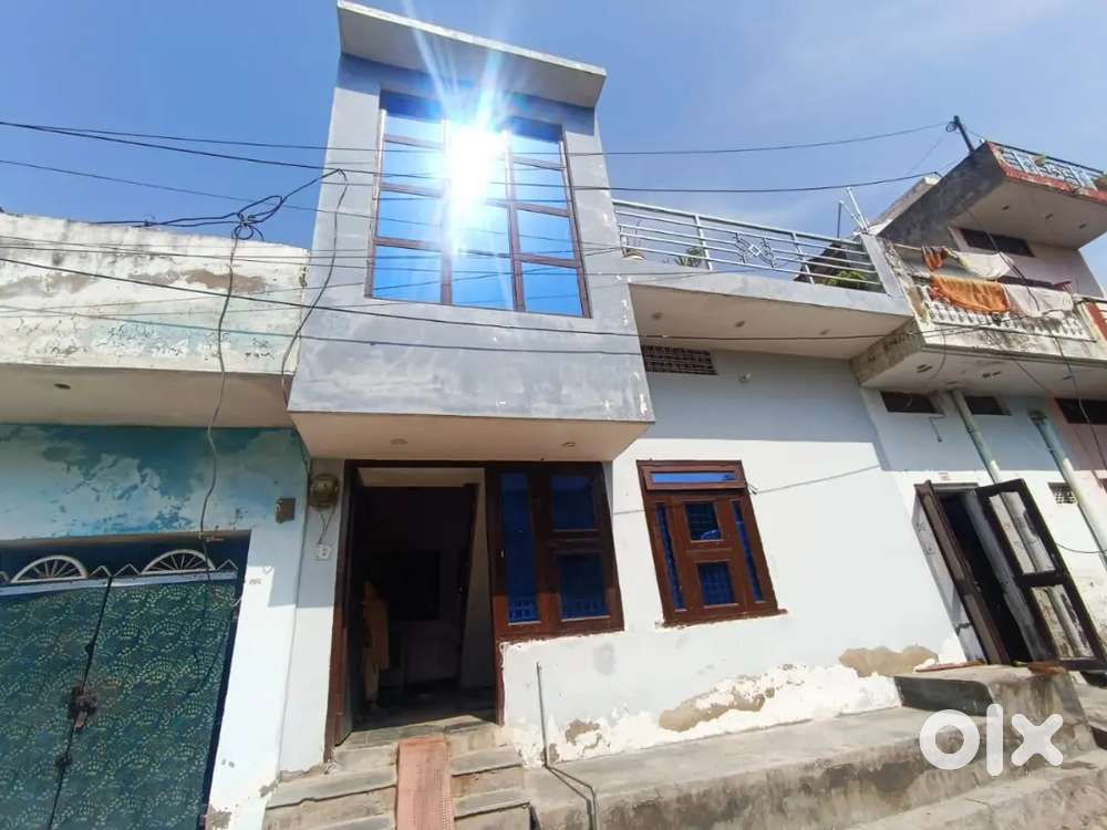 बहुत अच्छा मकान बना हुआ कोई कमी नहीं मकान में