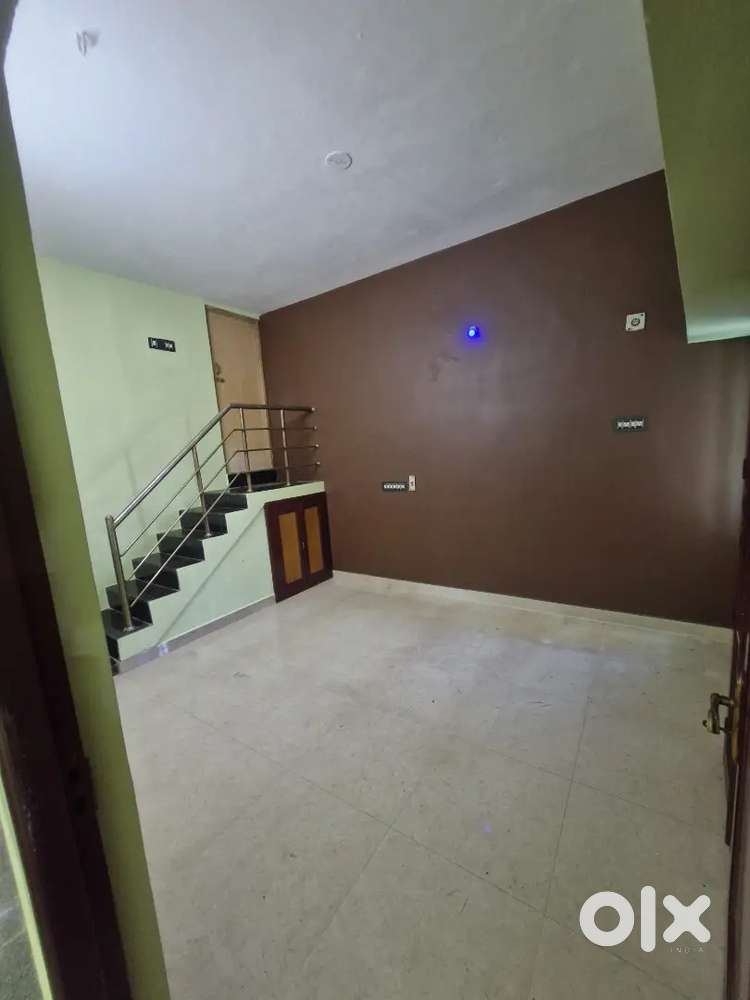 2 Floor house for sale in Selva nagar, Uruvaiyar