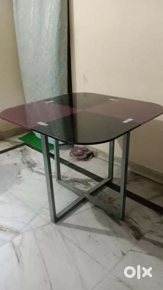Portable Glass top table for sell