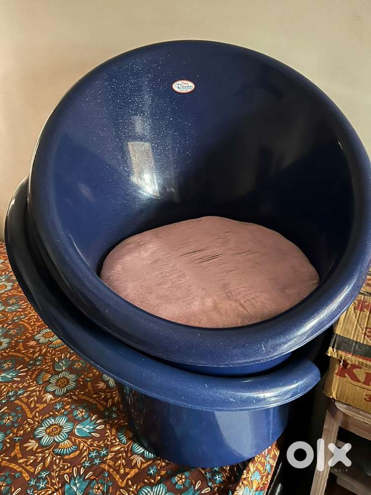 2 tub chairs