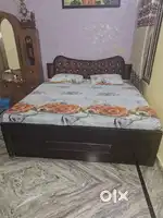 Bed with Mattress in Excellent Condition