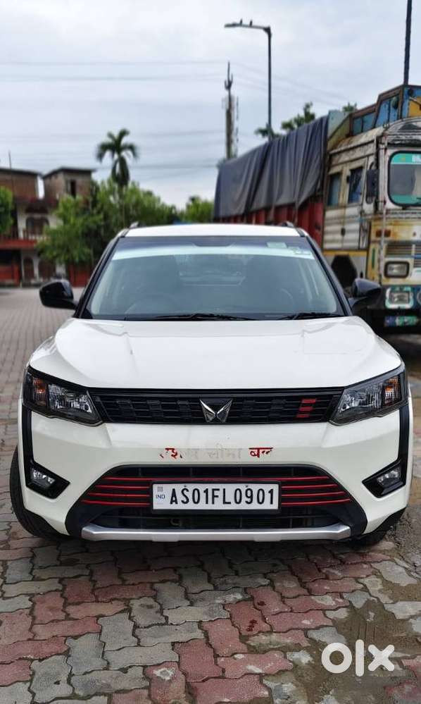 Mahindra XUV300 W6, 2023, Petrol
