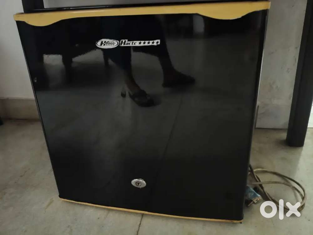 Mitsubishi mini fridge