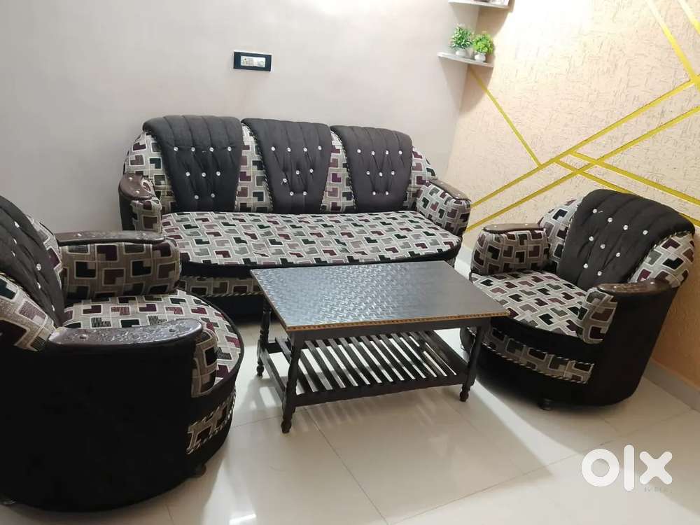 Good conditions but i want to buy a new sofa set