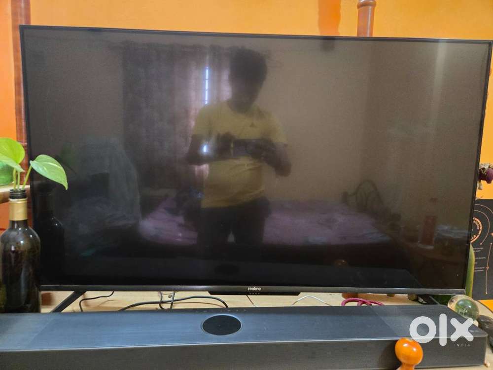 Realme LED Android TV 43 inch 4K - 2.5yr old