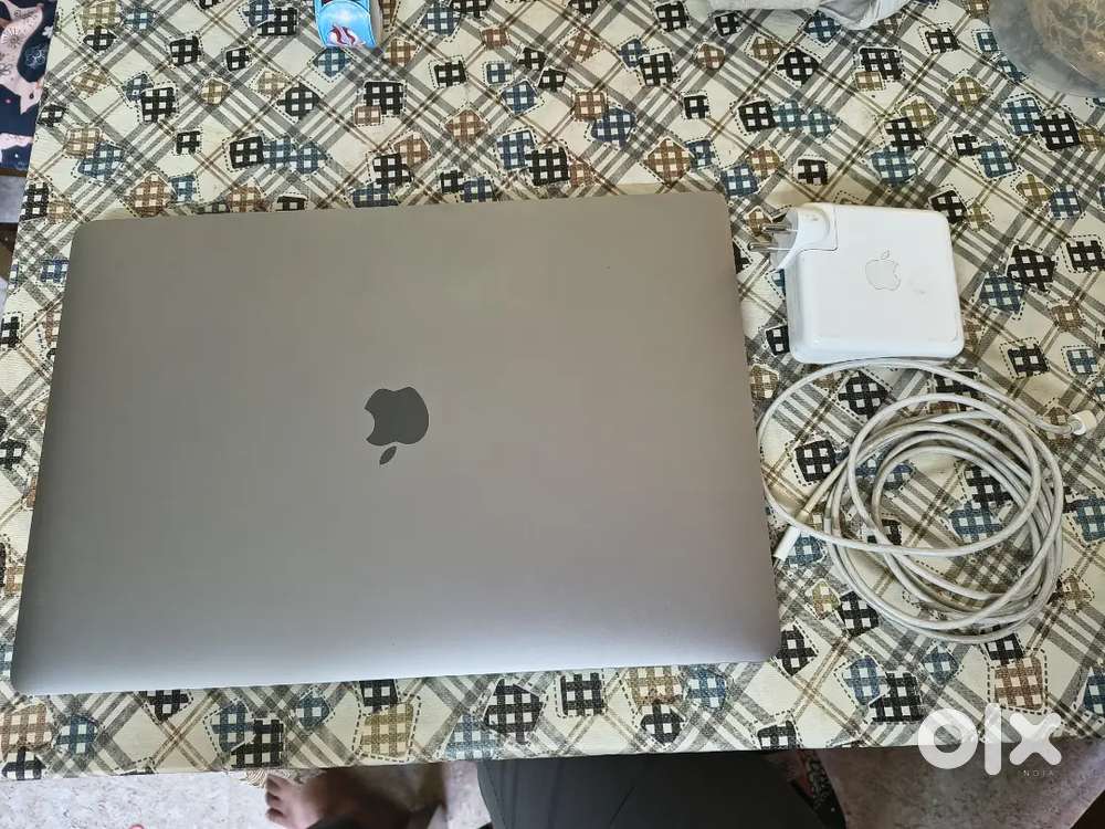 Planning to Sell Mac book pro A1990 i7, along with charger