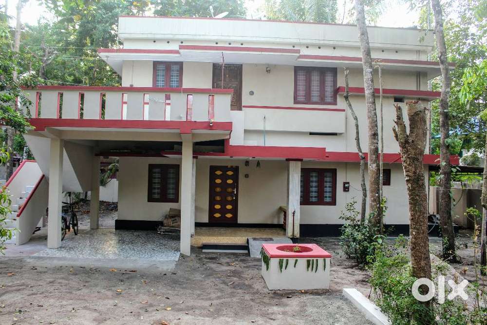Double storied House with 11.5 cent plot for sale in Vayalar