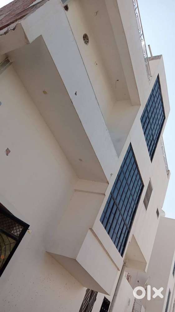 House and single rooms available