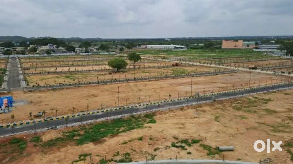 Plots and flats in noida sec 143 near metro station
