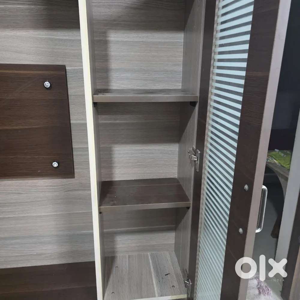 TV UNIT 1 YEAR USED