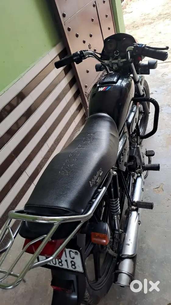 Hero Splendor 2021 model glossy black colour good condition