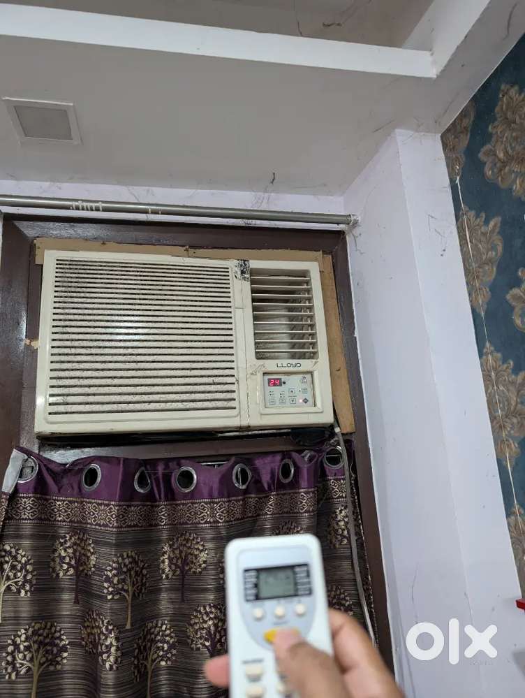 Lloyd window AC