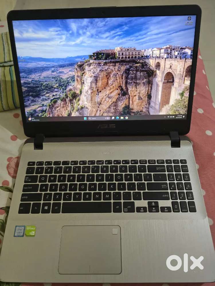 ASUS VivoBook 15 (X507UF)  i5 8th Gen  8

GB RAM 

1TB HDD