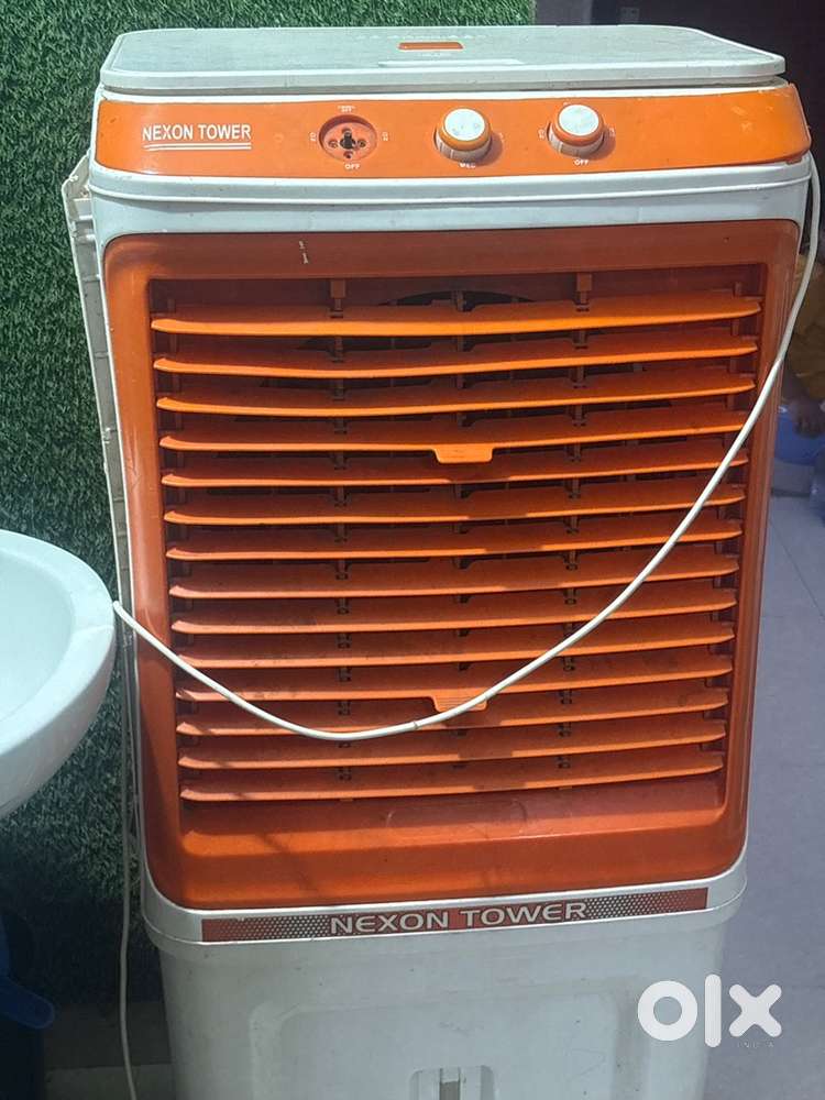 Cooler 100 liters capacity in working condition