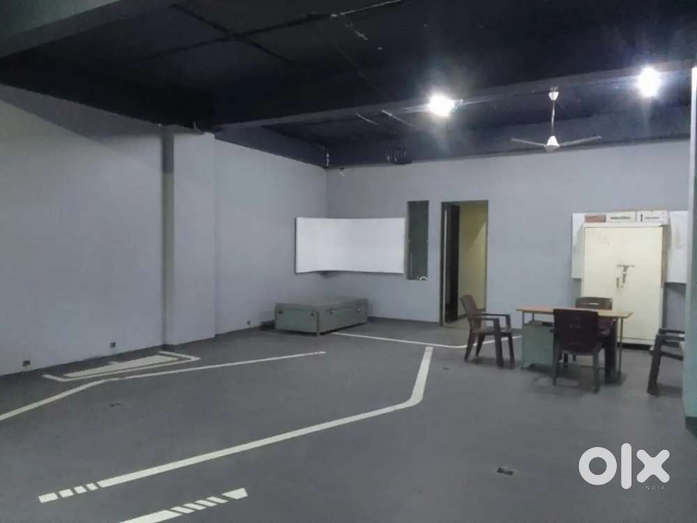 1600sqft office space available for rent near national hospital