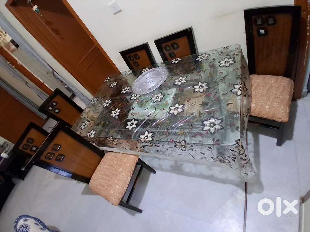 Dinning table with chairs