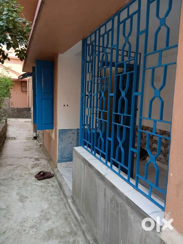 Landmark_Near Brahmamoyee marriage hall on James Long sarani