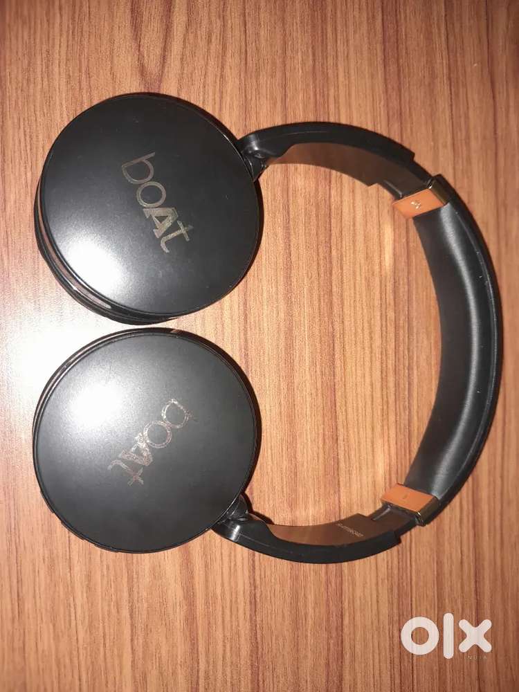 Boat Rockerz 370 Bluetooth headphone