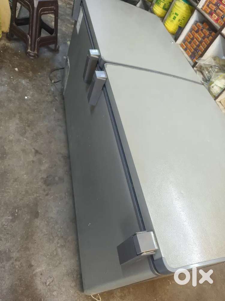 Voltas ka new d fraj hai 500 liter ka 4 mahina purana hai