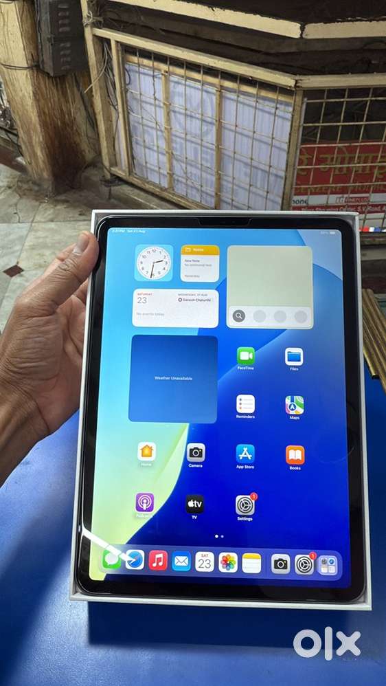 apple ipad pro. 11inch M4chip. 2tb wifi cellular. with 18months care