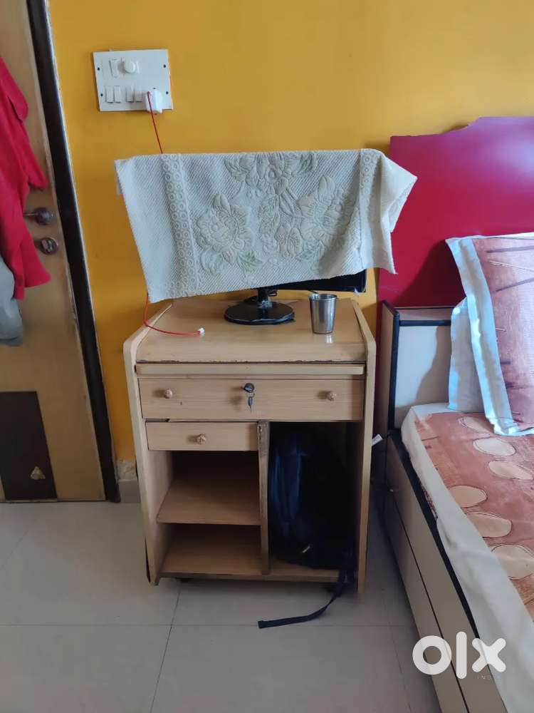 Computer table with trolley