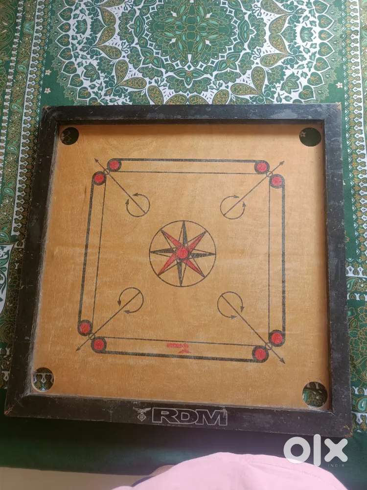Carrom board on sale for just rupees 750