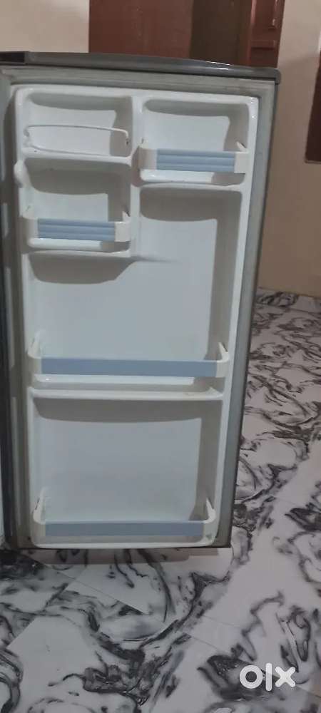 Lg refrigerator 190L working condition and room available 3000 mein