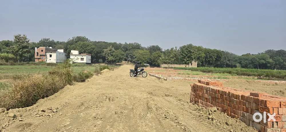 नेशनल हाईवे से सटा हुआ प्राइम प्लॉट – पिंडरा मार्केट के नज़दीक