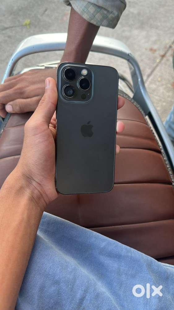 Iphone 13pro black colour 128gb display, small black dent