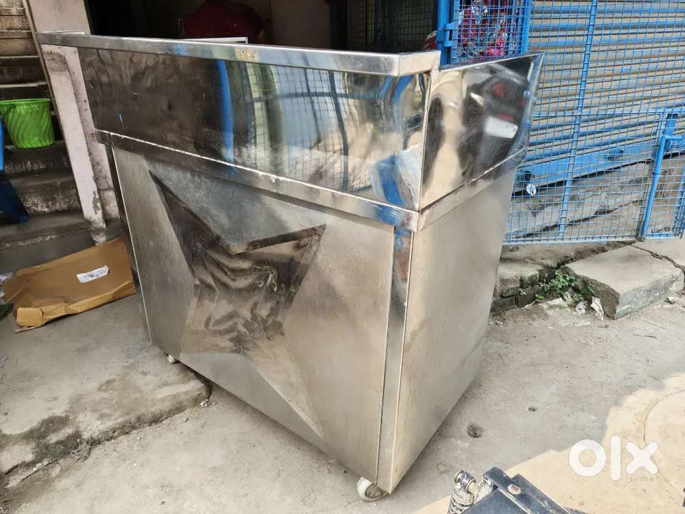 Stainless steel counter with wheel