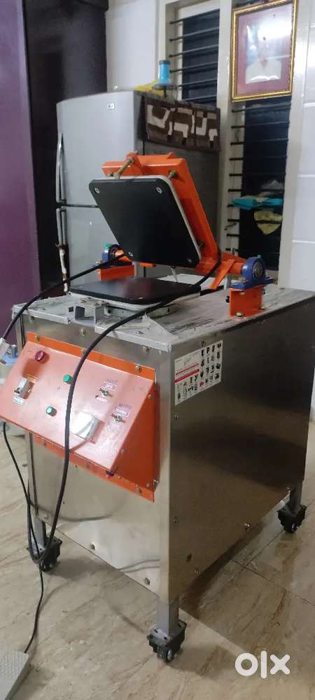 Chapati maker machine with automatic heater