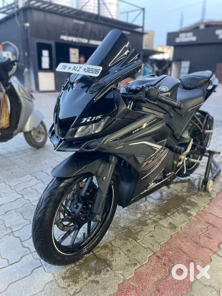Yamaha R15 V3 very good condition, two tires new