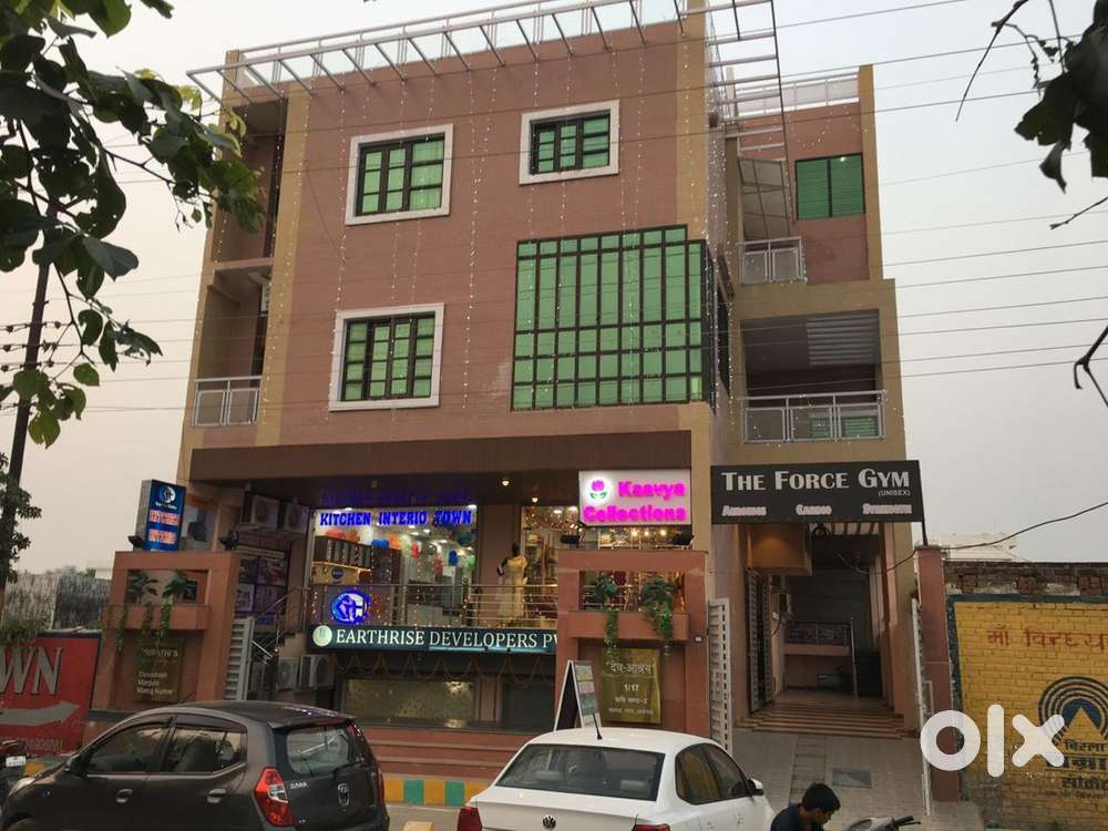 Office/Showroom Space available for Rent on 100 Ft Main Divider Road