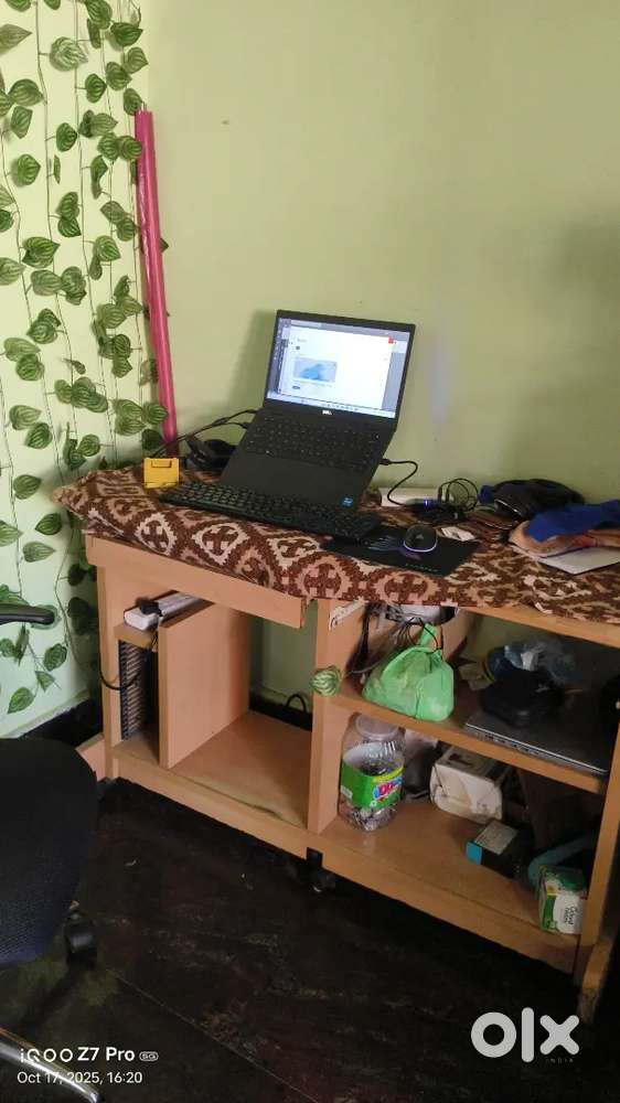 Computer table
