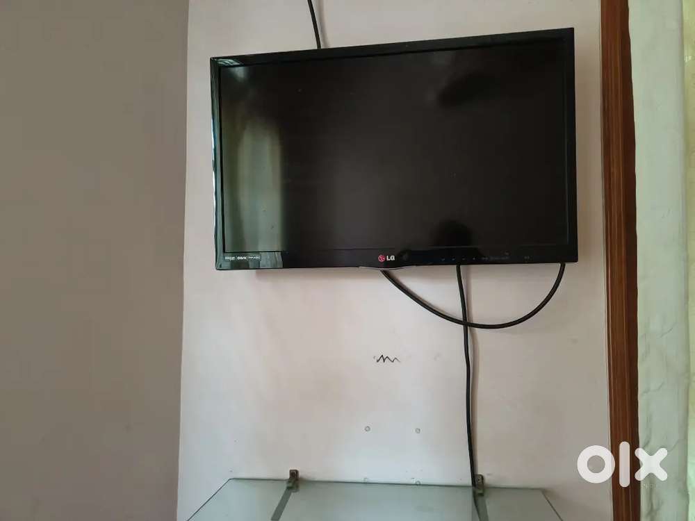 L G Lcd t.v 22 inch